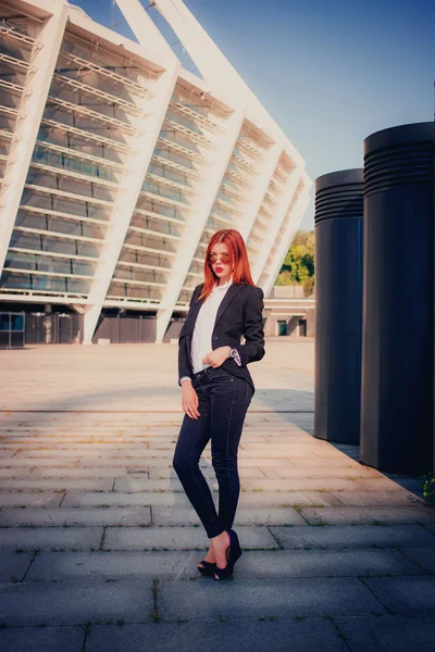 Mode rousse jeune femme — Photo