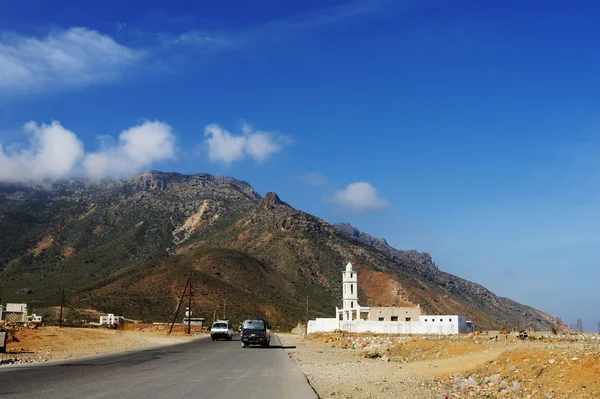 Jemen. Socotra island. Malý kostel nedaleko Hadibo v memoranda — Stock fotografie