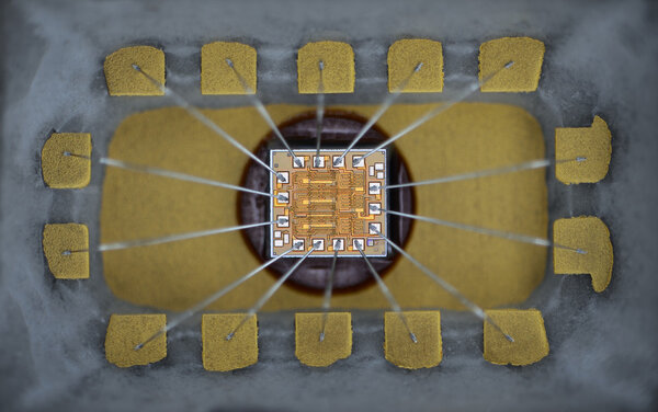 Крайний крупный план кремниевого микрочипа
