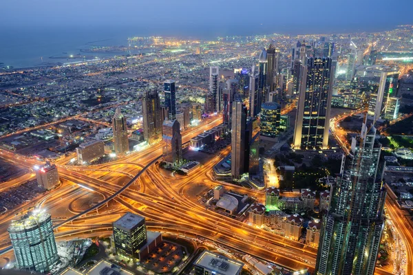 Vista aérea nocturna de los rascacielos de Dubai World Trade Center — Foto de Stock