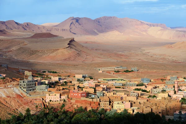 摩洛哥。在阿特拉斯山脉市 Tinghir — 图库照片