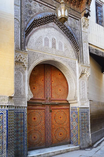 Marokko. Detail der Moschee sidi ahmed tijani in fez — Stockfoto