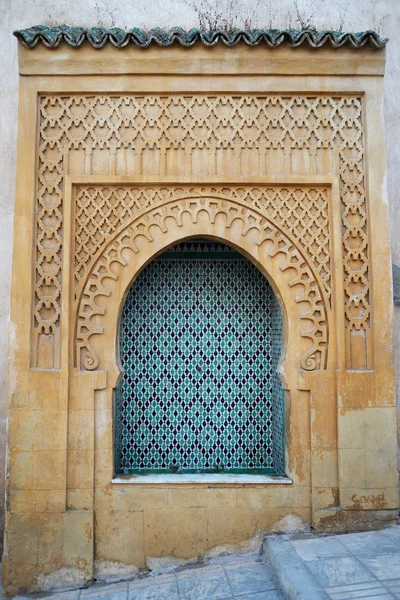 Marokko. jamee lakbire medersa in der Medina zu verkaufen. Einzelheiten — Stockfoto