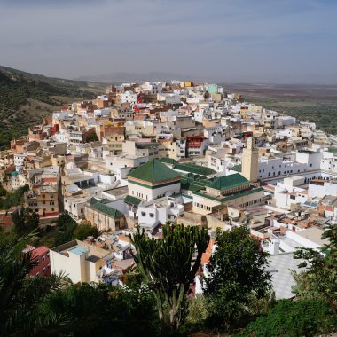 Fas. Moulay Idriss Zerhoun Meknes yakınındaki havadan görünümü