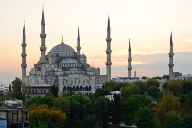 İstanbul. alacakaranlıkta Sultanahmet Camii