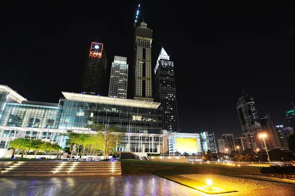 Rascacielos de Dubai World Trade Center por la noche — Foto de Stock