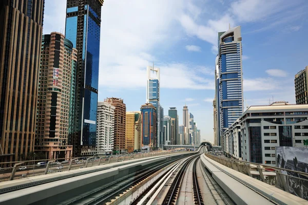 Dibai metro going through the skyscrapers — Stock Photo, Image