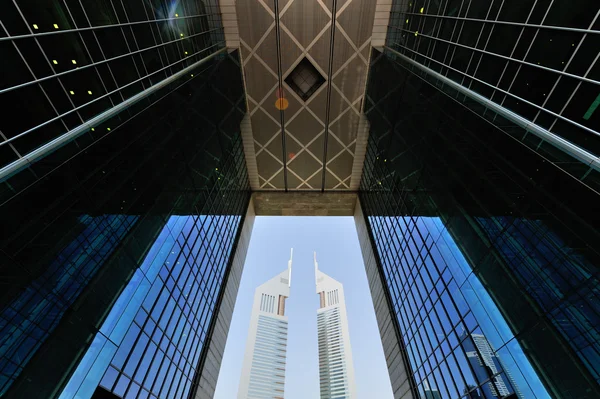 View of the Emirates Towers through the Gate of Dubai Internatio — Stock Photo, Image