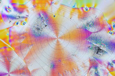 Polarize ışığın renkli mikro kristaller