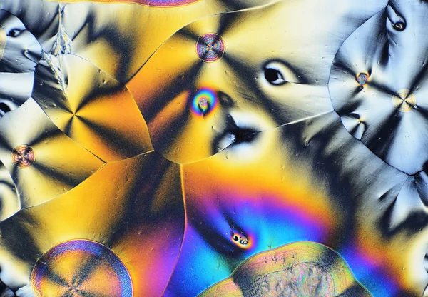 Micro cristaux colorés en lumière polarisée — Photo