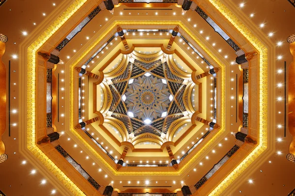 Emirates Palace Abu Dabi güzel tavan