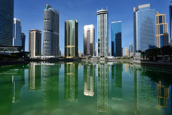 Mrakodrapy z Jumeirah Lake Towers v Dubaji — Stock fotografie
