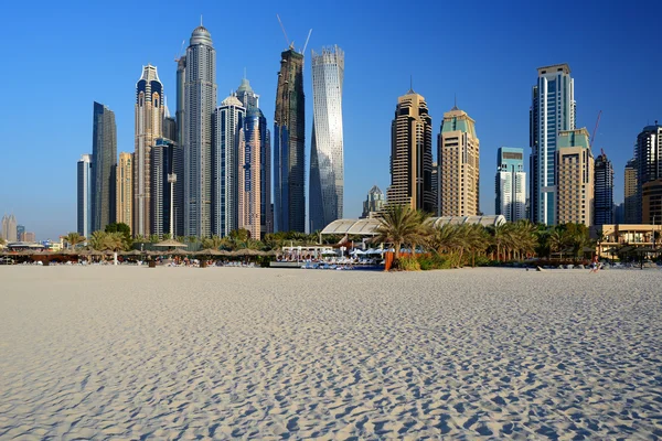 Mrakodrapy z Dubai Marina od Marina beach — Stock fotografie