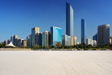 Abu-Dabi plaja gökdelenler
