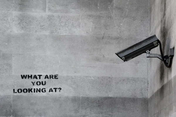 Banksy w 'cctv' graffiti w Londynie — Zdjęcie stockowe