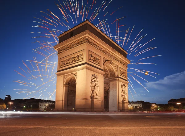 Arco do Triunfo, Paris iluminado por fogos de artifício — Fotografia de Stock