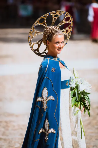 Beautiful young lady of the Middle Ages — Stock Photo, Image