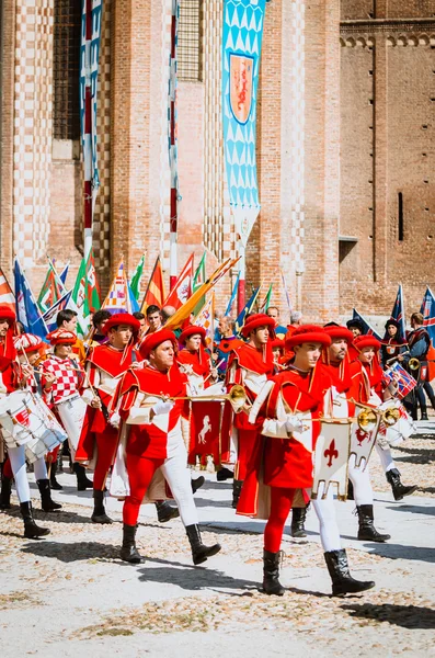 Flag-wavers of the districts and trumpeter in medieval parade — Stock Photo, Image