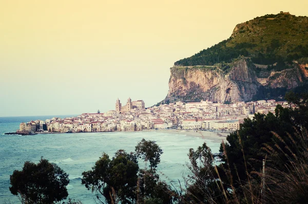 Cefalu Beach in sunset Sicily, Italy — Stock Photo, Image