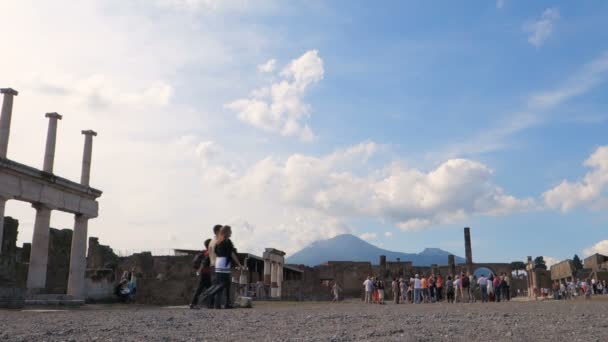 Turist i Pompeji forum — Stockvideo