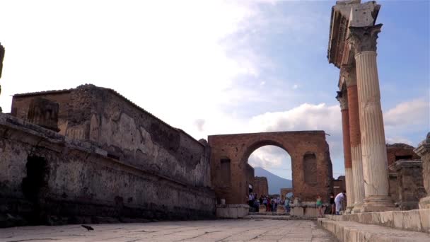 A turisták a Pompeii fórum — Stock videók