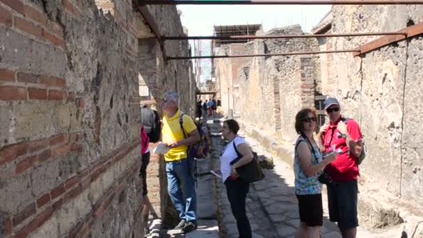 Pompeii sokaklarda antika fırın — Stok video