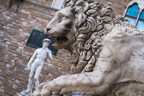 Löwen bei der Loggia dei Lanzi, der Palazzo Vecchio-Florenz — Stockfoto