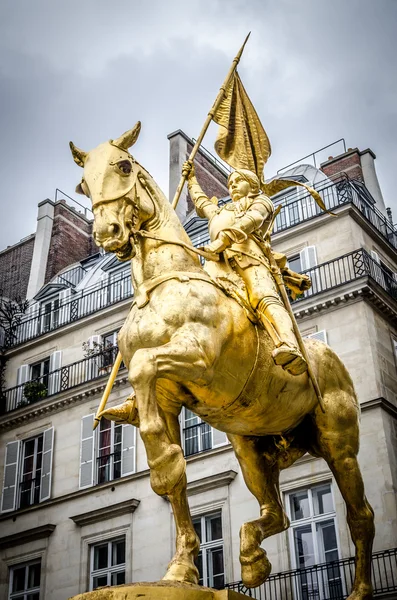 Jeanne d'Arc på Rue de Rivoli i Paris Royaltyfria Stockbilder