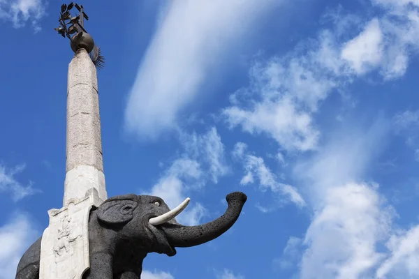 大象喷泉是在西西里岛卡塔尼亚的象征。意大利 — 图库照片