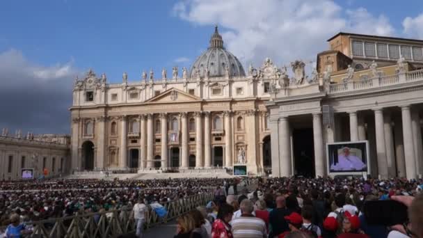 Paus in st. peter's square, Rome — Stockvideo
