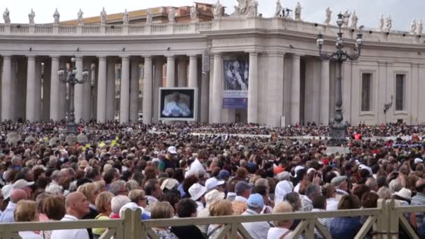 Papal audience in st. peter's square Royalty Free Stock Video