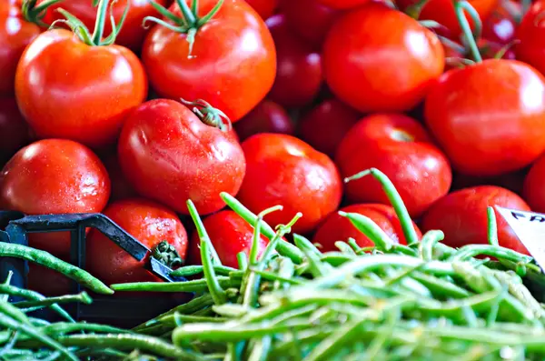 Tomaten en bonen te koop — Stockfoto