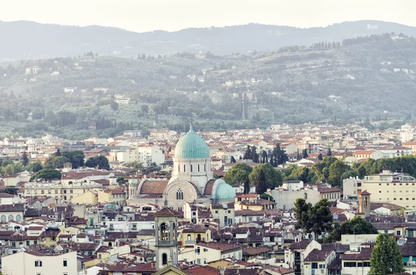 Florenz - Outlook von Michelangelo Quadrat auf Synagoge — Stockfoto