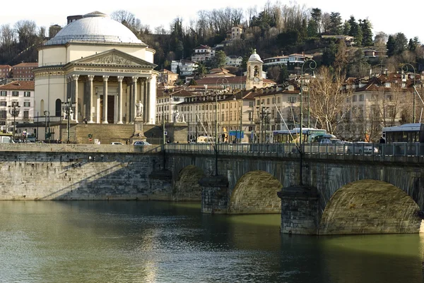 Bridge on the river po in Turin, Italy — kuvapankkivalokuva