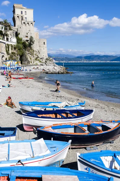 Typical fishing boats on the beach of the Amalfi Coast — Stock Photo, Image