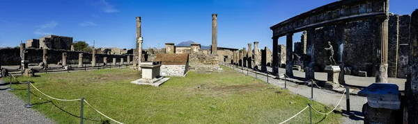 Panoramisch uitzicht van de tempel van apollo in pompeii Stockfoto