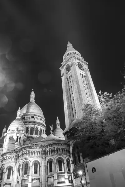 La Basílica del sagrado corazón en la noche, París. — Foto de Stock