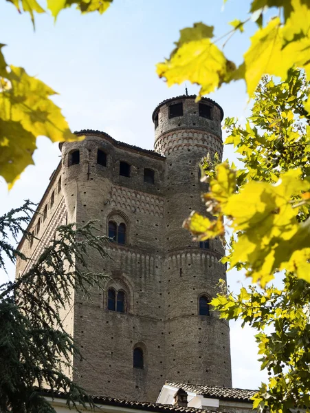 Castello medievale in Italia in autunno — Foto Stock