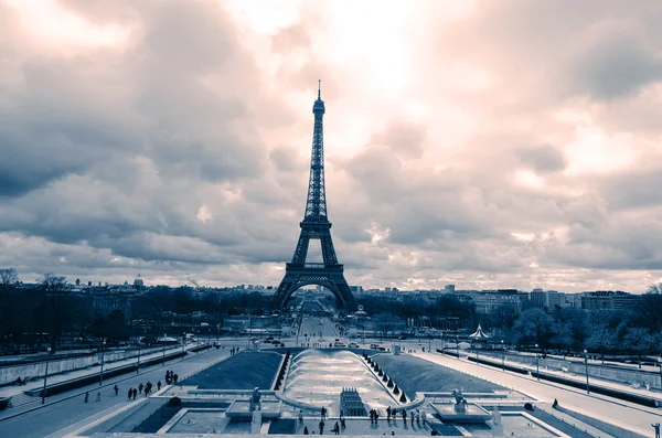 Cyanotype Eiffeltornet från Trocadero, Paris Royaltyfria Stockfoton