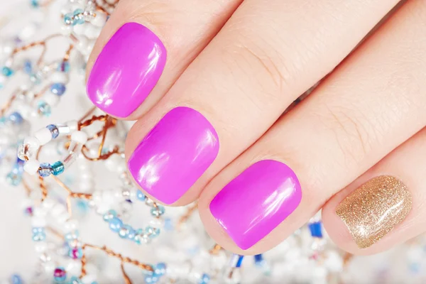 Nails with manicure covered with pink and gold nail polish — Stock Photo, Image