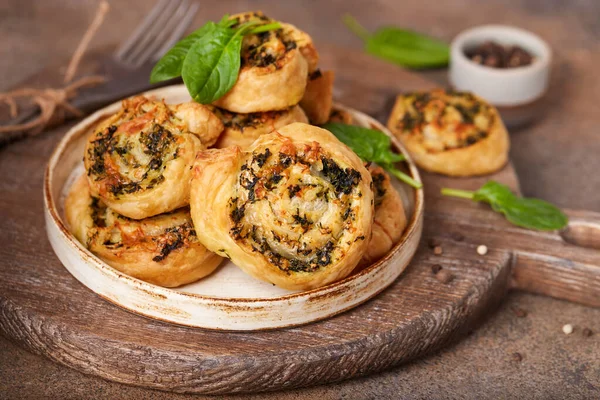 Delicious Homemade Puff Pastry Pizza Rolls Spinach Chicken Meat Cheese — Stock Photo, Image