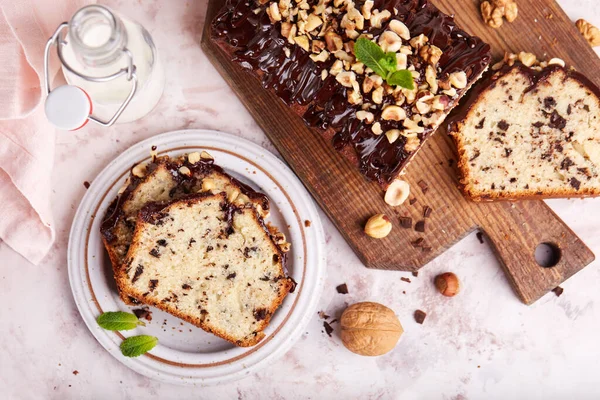 Pound Cake Met Chocolade Walnoten Hazelnoten Heerlijk Zelfgemaakt Dessert Stockfoto