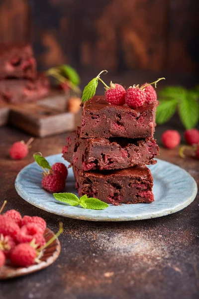 Barras Brownie Com Chocolate Escuro Framboesas Delicioso Bolo Caseiro Verão — Fotografia de Stock