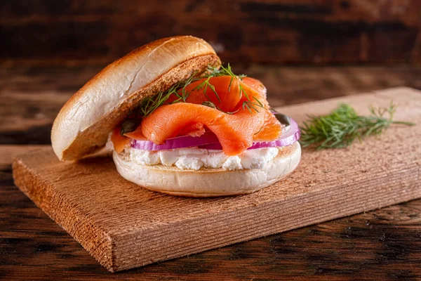 Delicious Toasted Plain Bagel Smoked Salmon Cream Cheese Red Onion — Stock Photo, Image