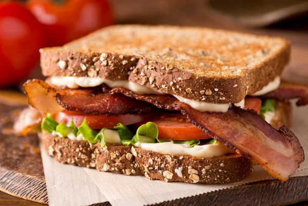 Sanduíche de bacon, alface e tomate BLT — Fotografia de Stock