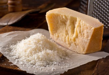 rendelenmiş parmesan peyniri