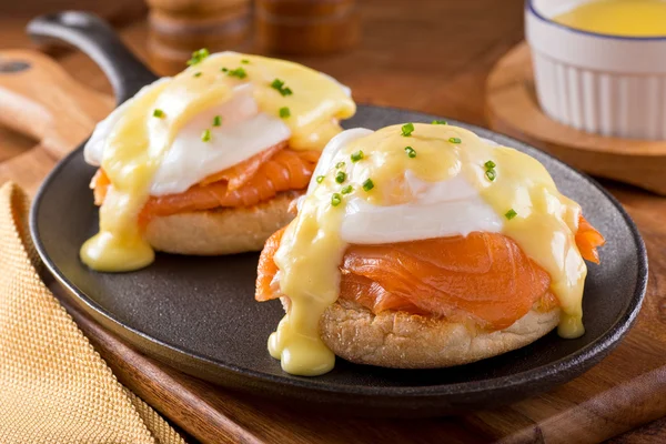 Eggs Benedict with Smoked Salmon — Stock Photo, Image