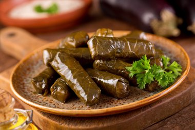 Doldurulmuş üzüm yaprakları.