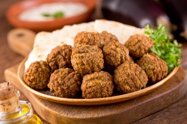 Falafel pide ile