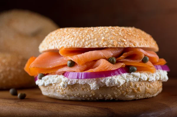 Lox and bagel with cream cheese, red onion, and capers. — Stock Photo, Image